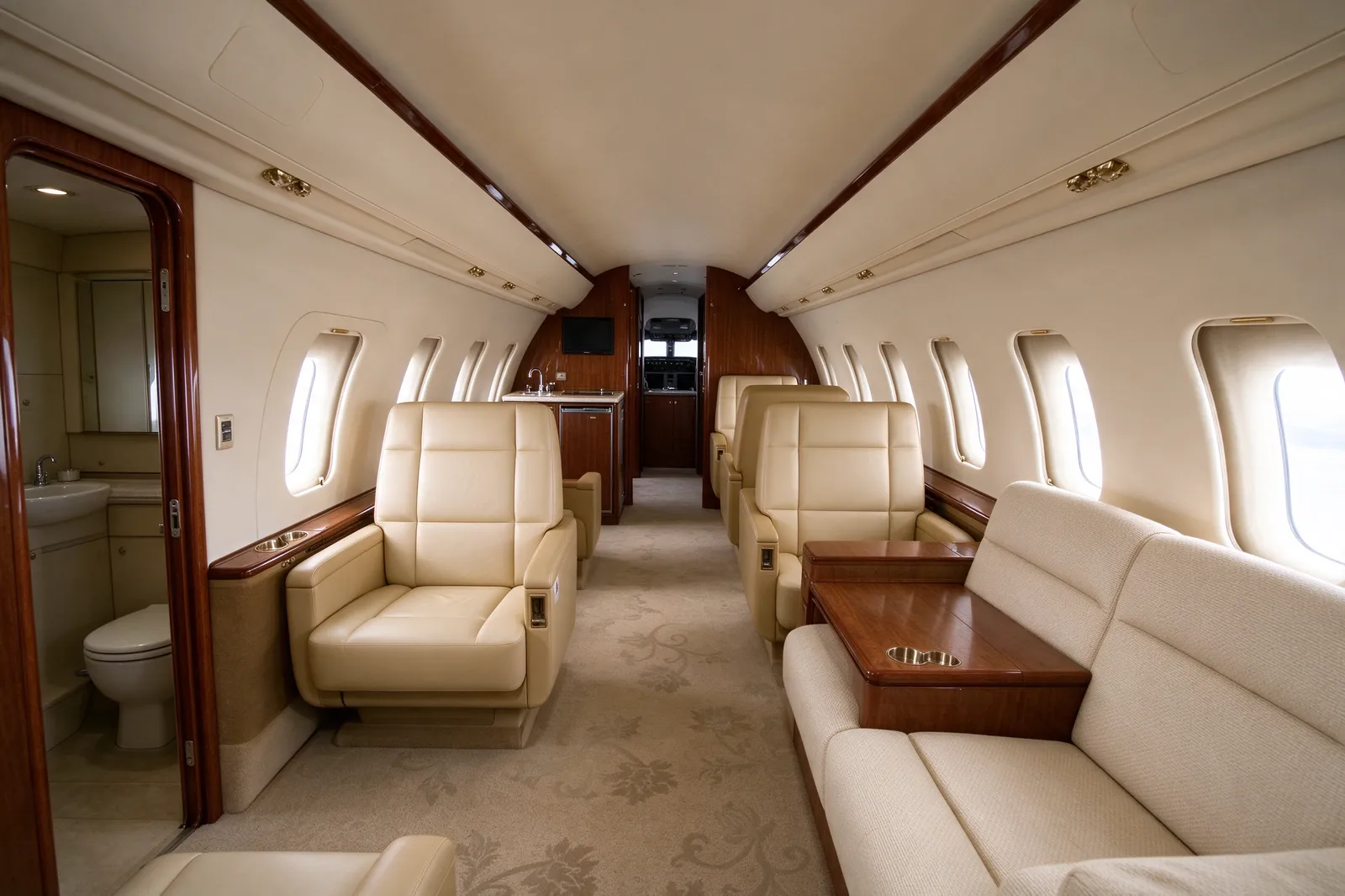 Bombardier Challenger 604, cabin